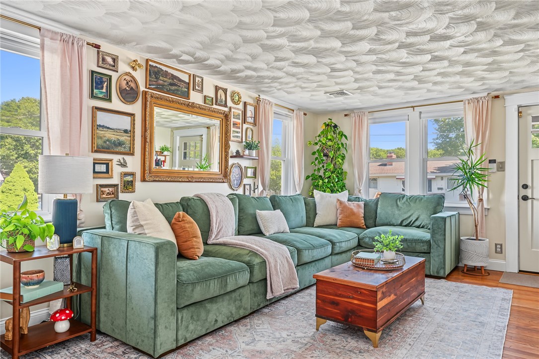 19 Anoka Road Warwick, RI 02889 - Photo 12 of 41 Gallery Image 12