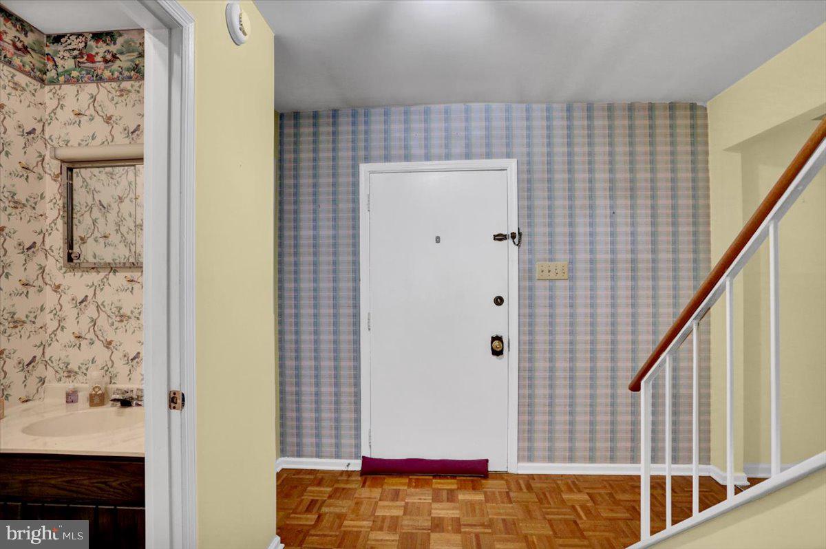 155 Castleton Drive Reading, PA 19607 - Photo 5 of 37