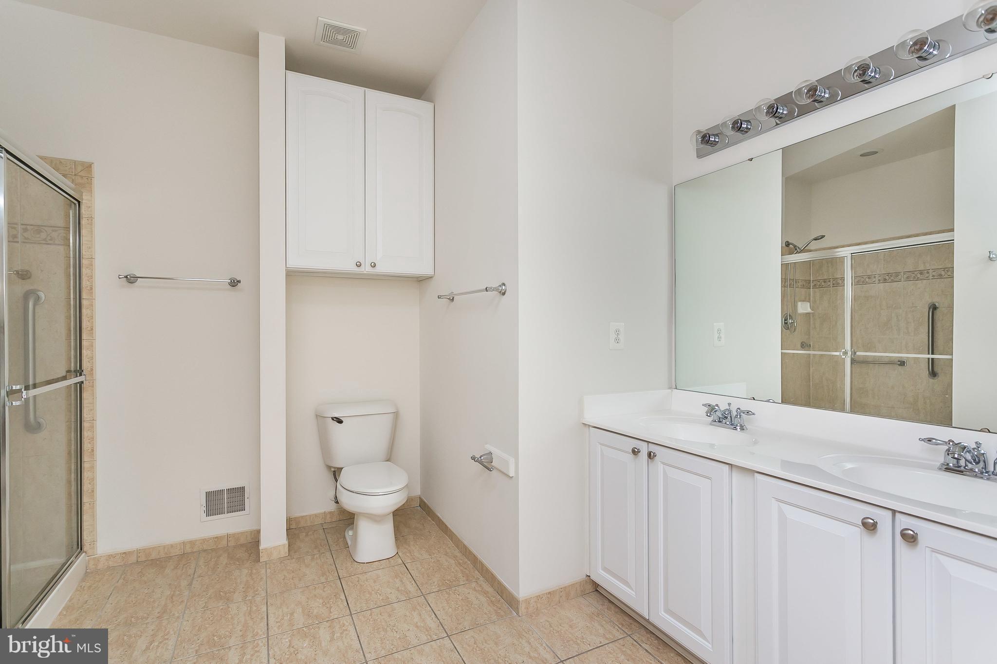 8522 Meadowsweet Road, Unit 8522 Baltimore, MD 21208 - Photo 16 of 30 Bath (Master)