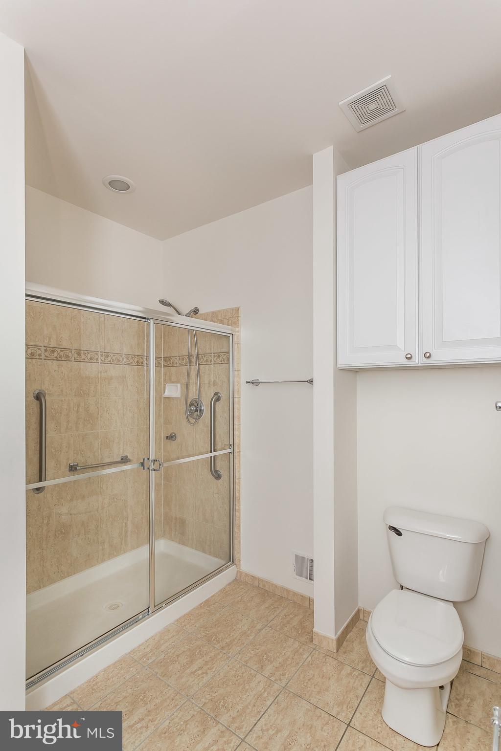 8522 Meadowsweet Road, Unit 8522 Baltimore, MD 21208 - Photo 17 of 30 Bath (Master)