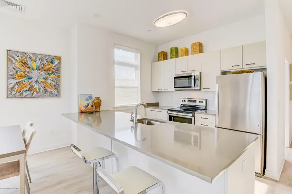 $5,200 | 55 West Front Street, Unit 201, Red Bank, NJ 07701