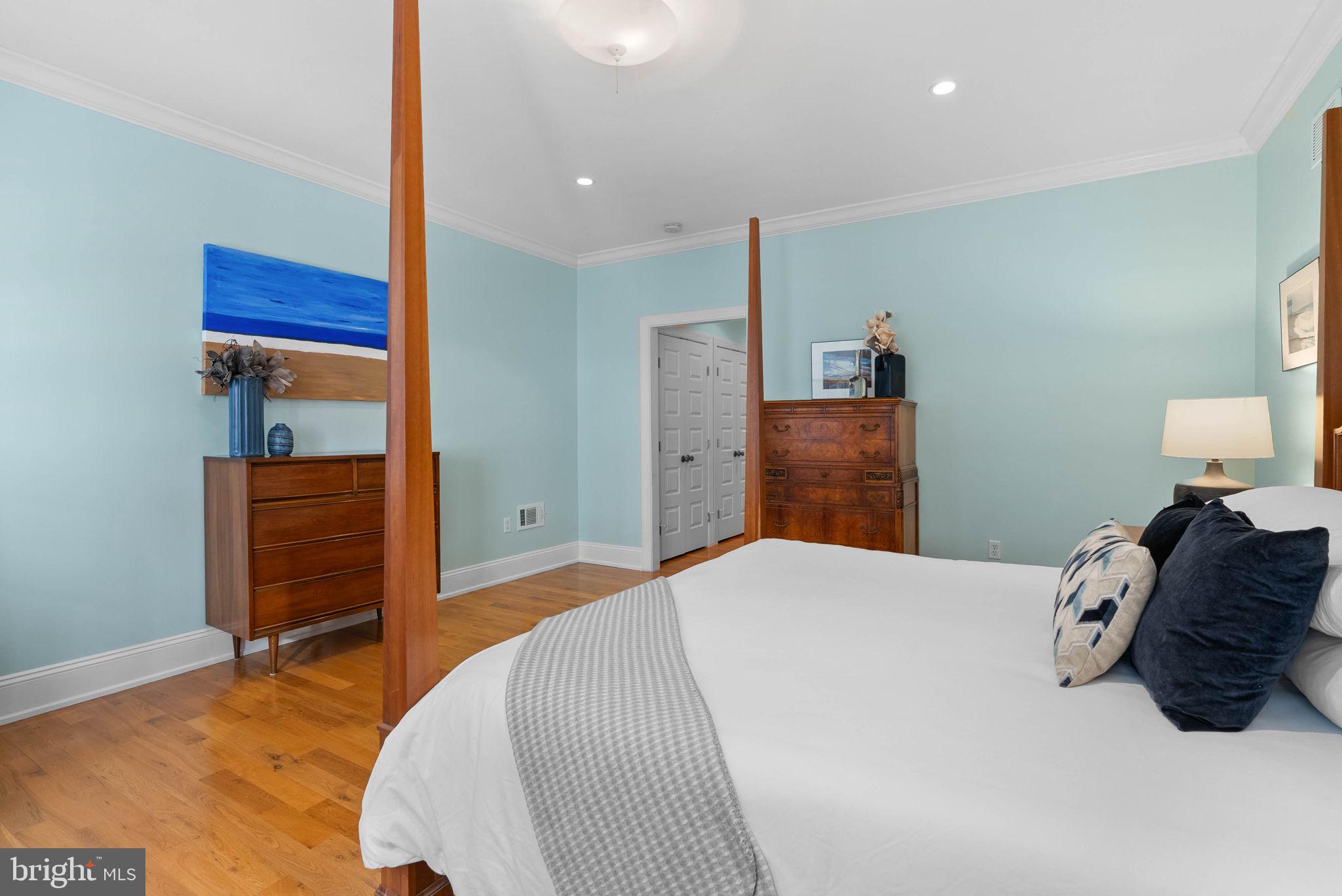 2019 Rittenhouse Square Philadelphia, PA 19103 - Photo 31 of 54 a bedroom with a bed and a dresser in it