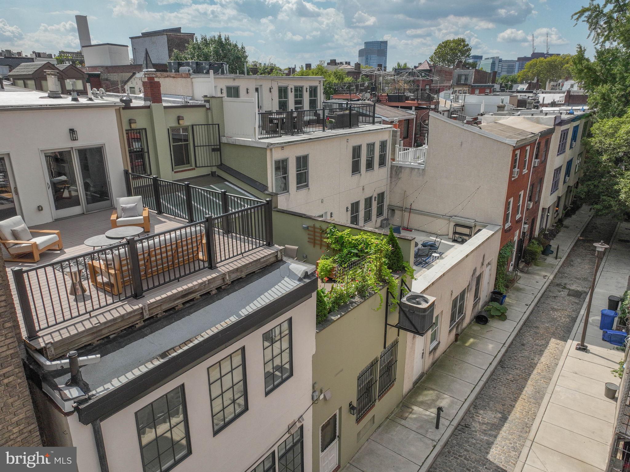 2019 Rittenhouse Square Philadelphia, PA 19103 - Photo 51 of 54 a balcony of a house with wooden floor and city view