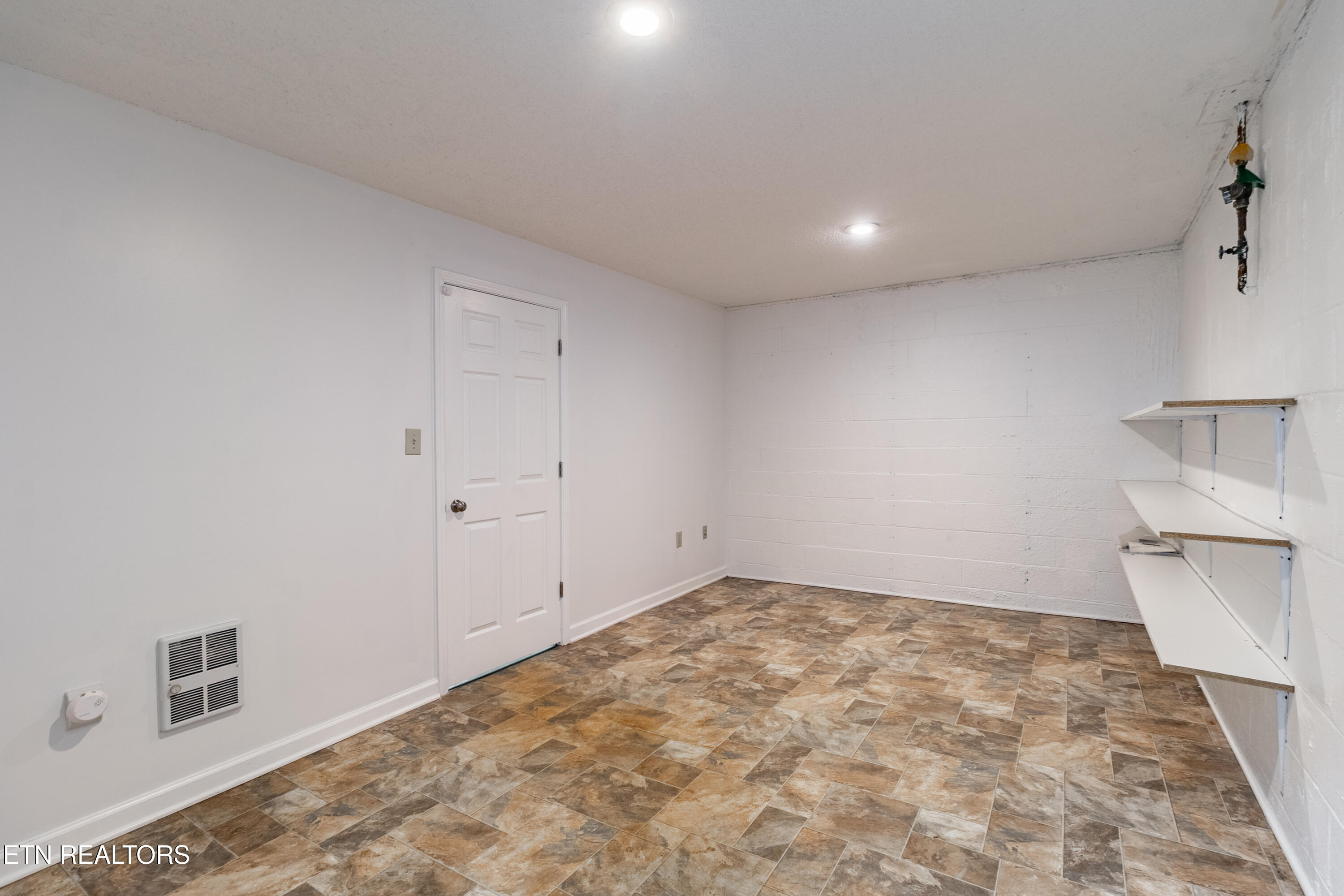 437 South Gallaher View Road Knoxville, TN 37919 - Photo 8 of 20 _D5A9429-HDR