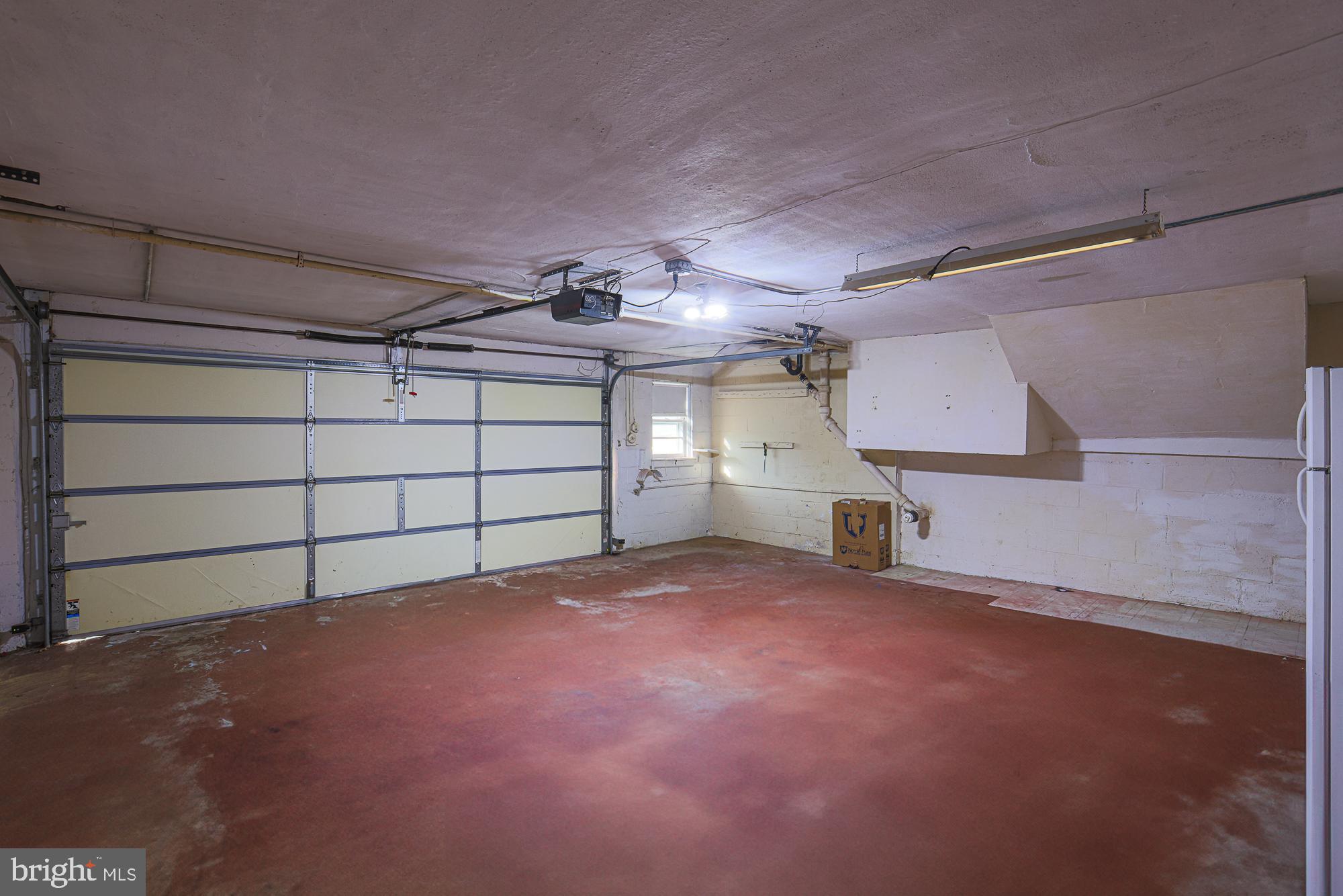6605 Deancroft Road Baltimore, MD 21209 - Photo 10 of 31 a view of a garage