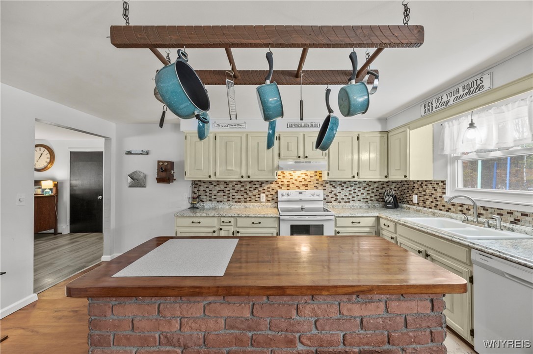 4037 Calkins Road Lewiston, NY 14174 - Photo 16 of 49