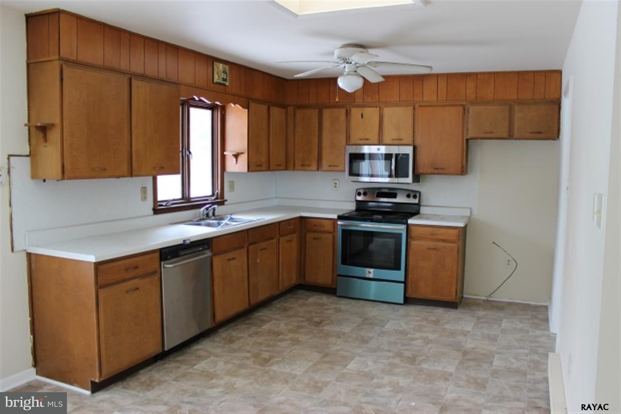 4585 Bridgeview Road Stewartstown, PA 17363 - Photo 4 of 12 Gallery Image 4