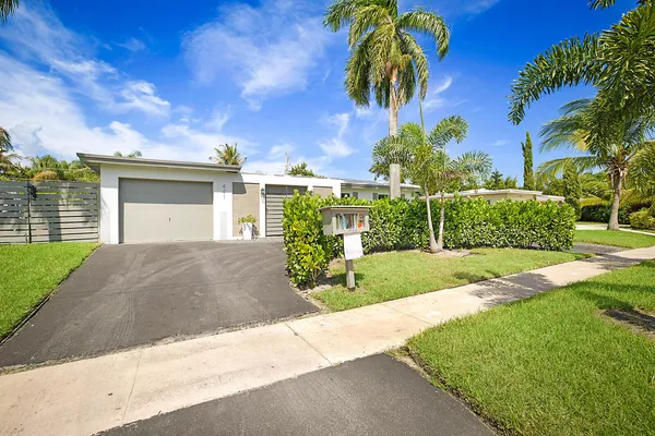 $4,200 | 441 Northeast 24th Street, Boca Raton, FL 33431