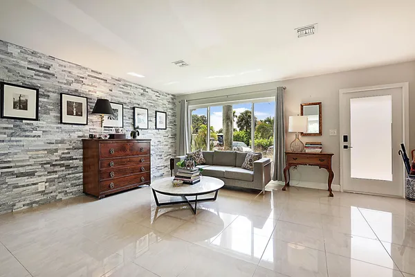$4,200 | 441 Northeast 24th Street, Boca Raton, FL 33431