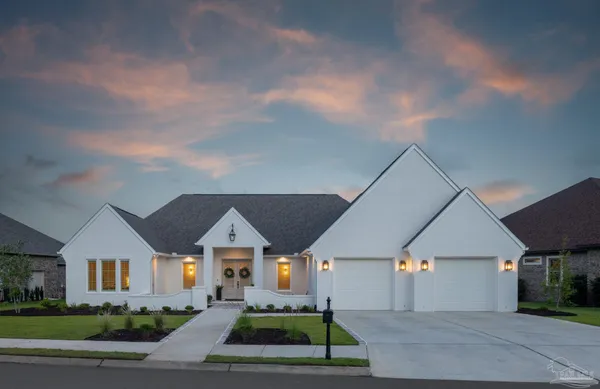 $908,800 | 5677 Highland Lake Drive, Milton, FL 32583