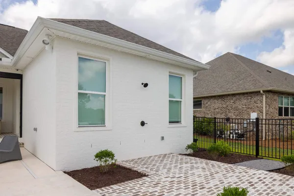 $908,800 | 5677 Highland Lake Drive, Milton, FL 32583