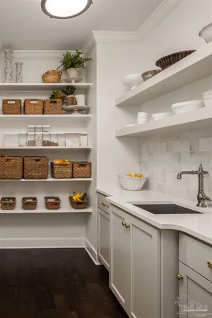 $908,800 | 5677 Highland Lake Drive, Milton, FL 32583