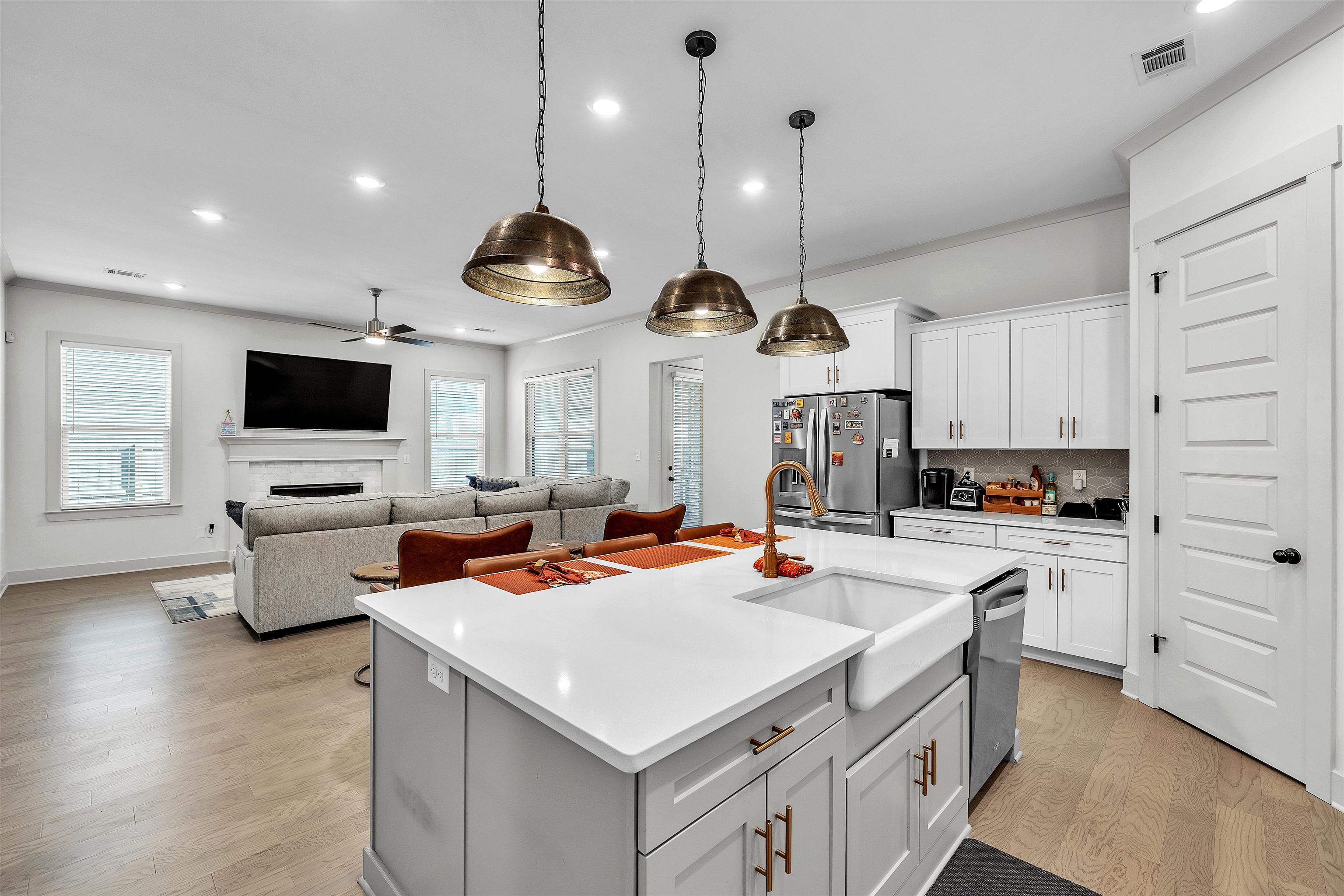 5592 Gerber Road Arlington, TN 38002 - Photo 14 of 28 a kitchen with stainless steel appliances a stove a sink a microwave a center island and couches