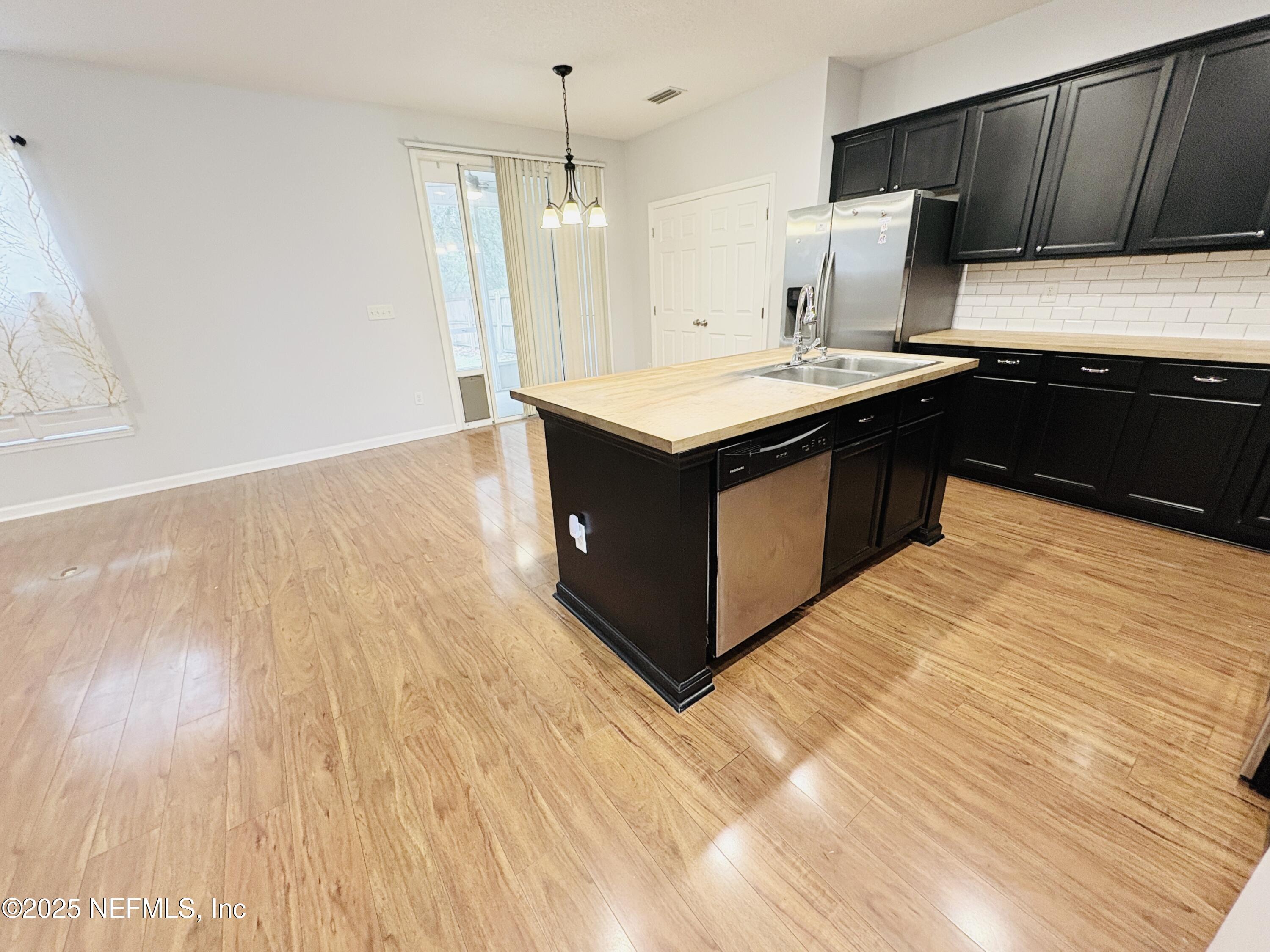 5950 Round Table Road Jacksonville, FL 32254 - Photo 4 of 19 IMG_6405