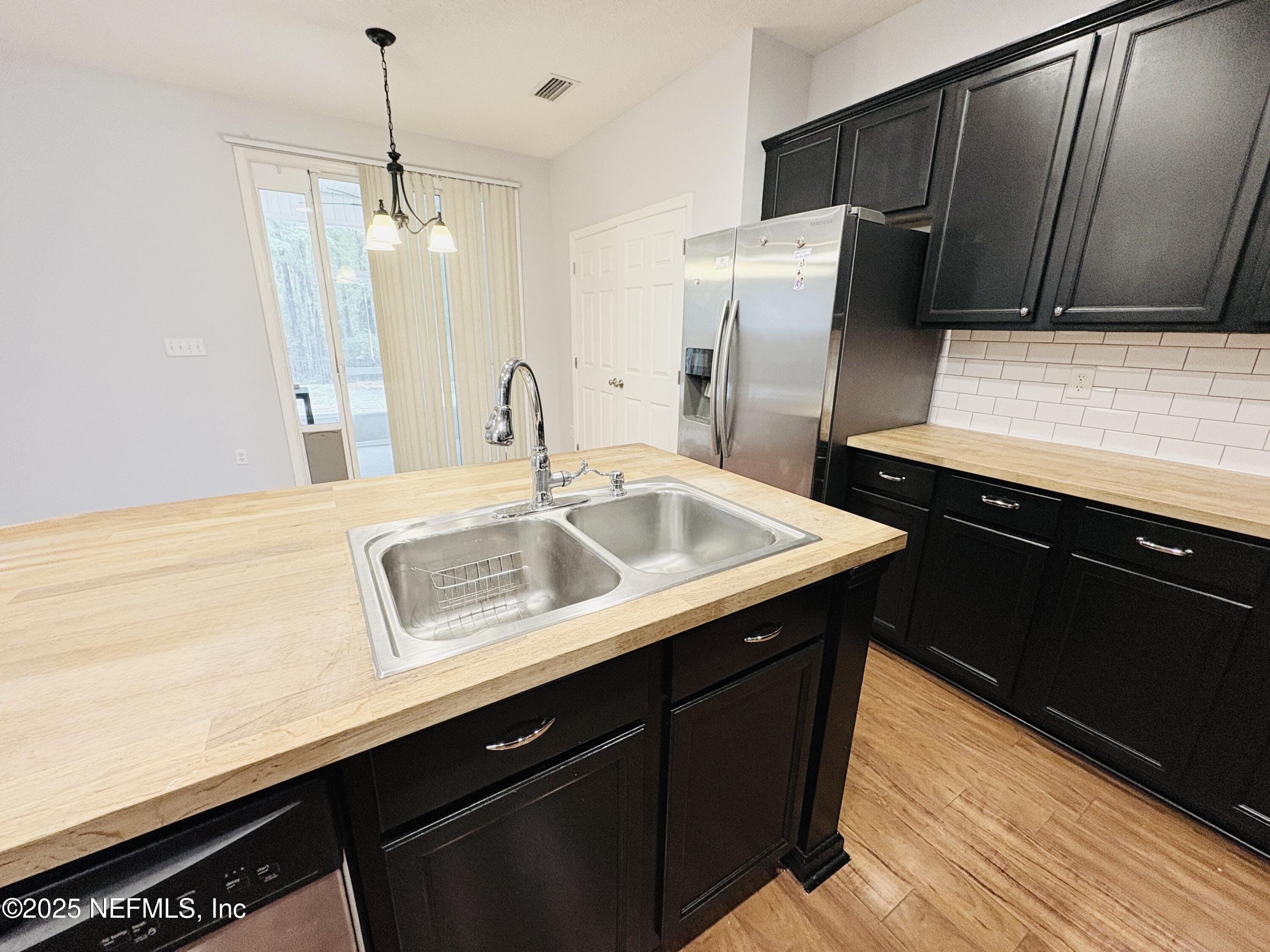 5950 Round Table Road Jacksonville, FL 32254 - Photo 5 of 19 IMG_6407