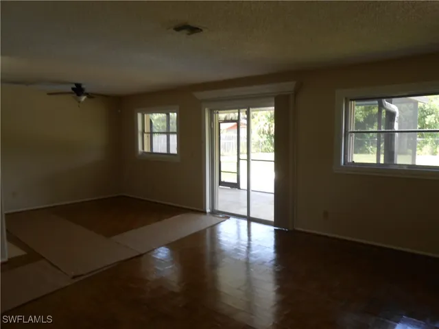 $2,000 | 524 Glendale Avenue, Lehigh Acres, FL 33936