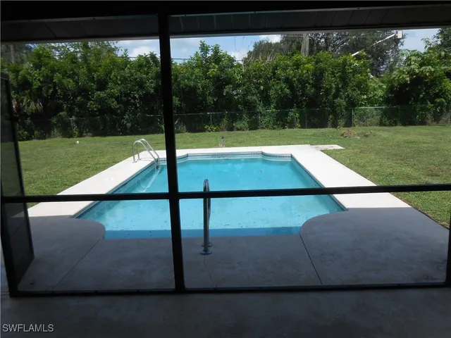 a view of outdoor space