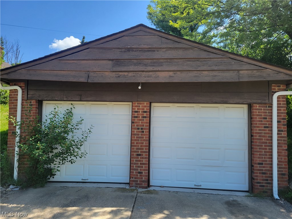 4106 Bayard Road Cleveland, OH 44121 - Photo 4 of 9