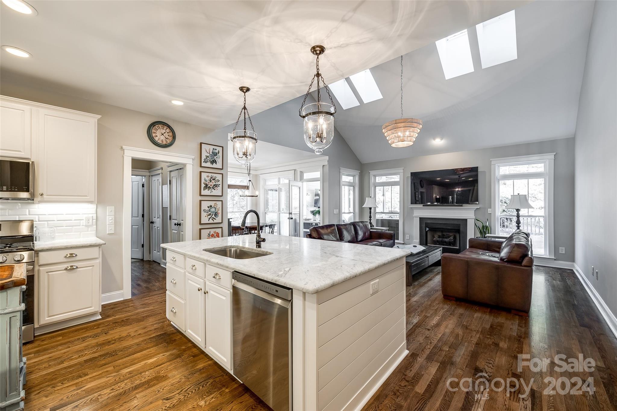 1067 Hunters Run Drive Tega Cay, SC 29708 - Photo 10 of 48 Gallery Image 10