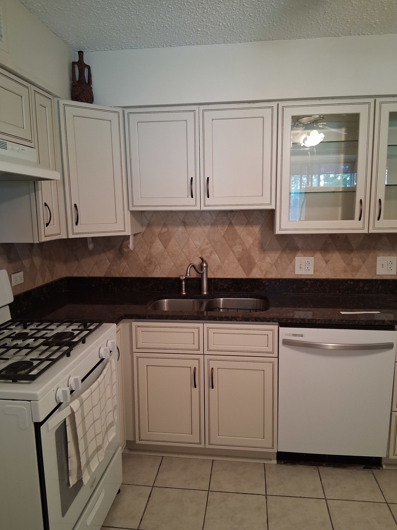 8815 West Golf Road, Unit 4H Niles, IL 60714 - Photo 6 of 7 Gallery Image 6