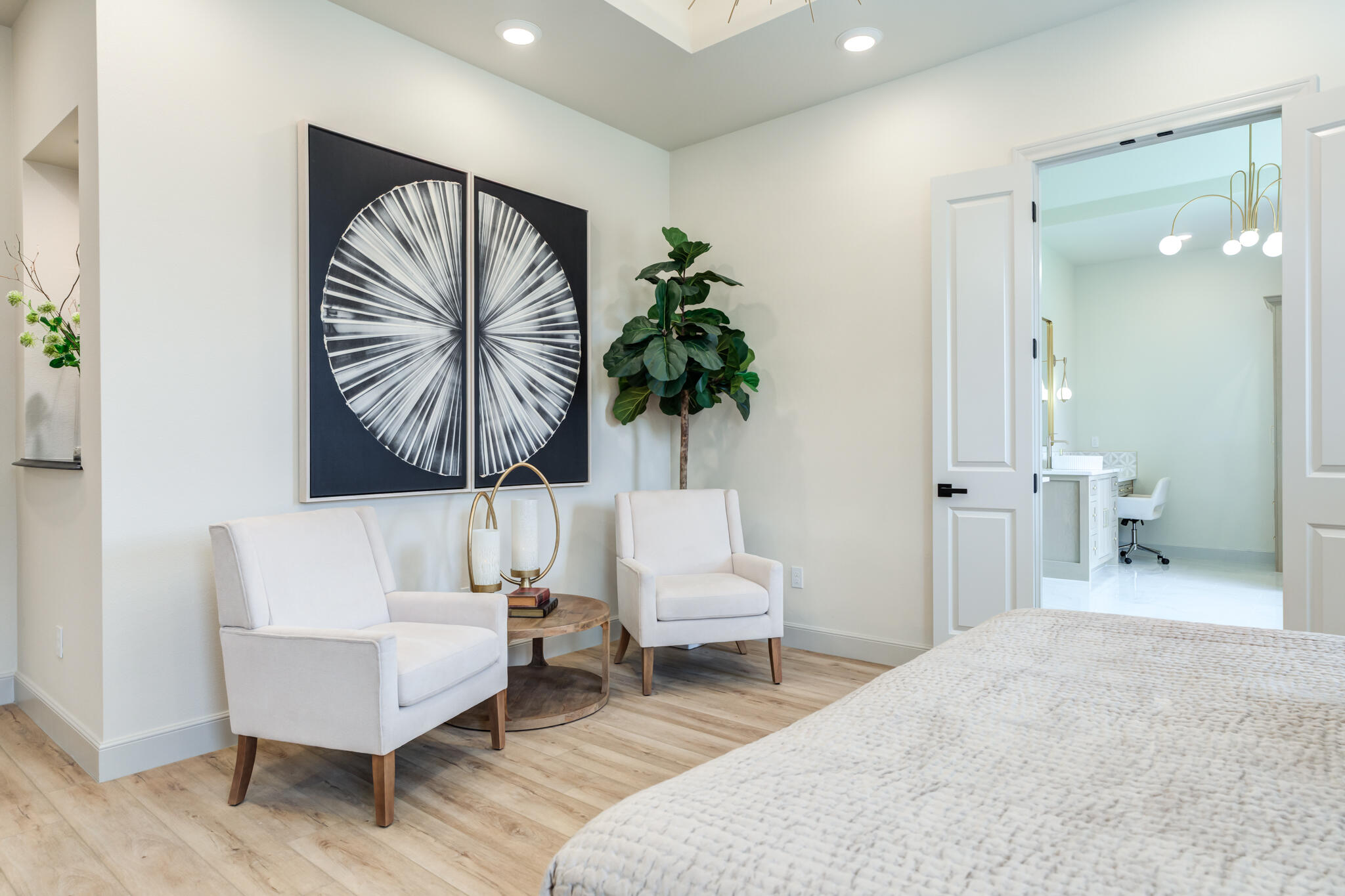 609 North 15th Street Wolfforth, TX 79382 - Photo 34 of 76 a living room with furniture and a painting on the wall