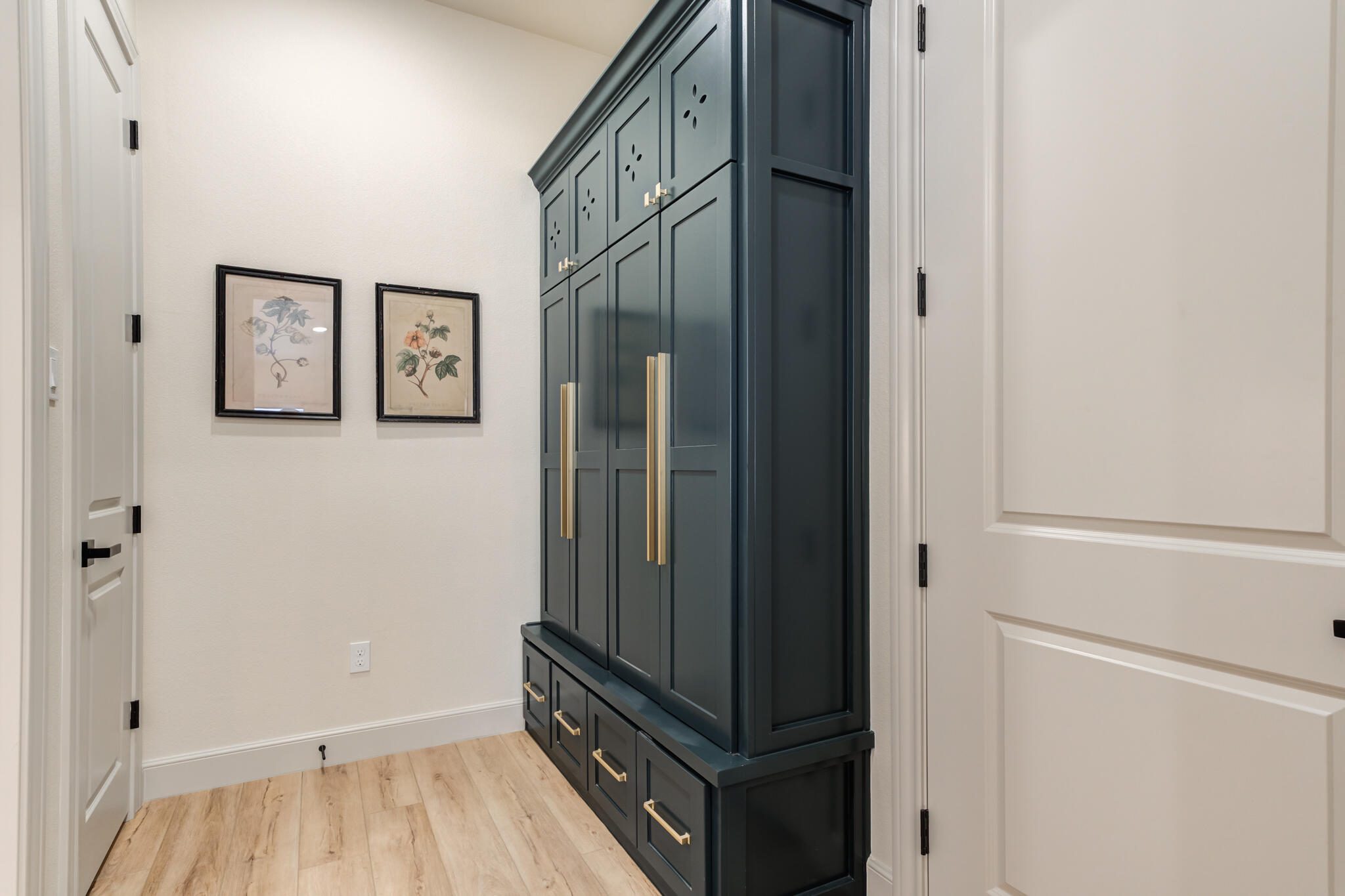609 North 15th Street Wolfforth, TX 79382 - Photo 50 of 76 a view of a hallway with wooden floor and closet