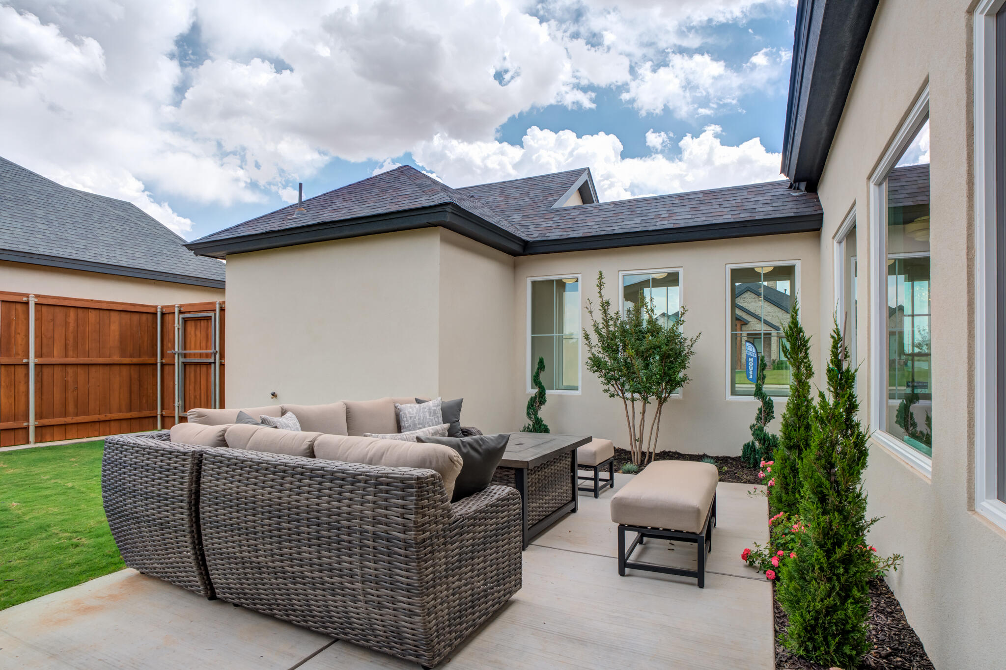609 North 15th Street Wolfforth, TX 79382 - Photo 74 of 76 a balcony with furniture and a potted plant