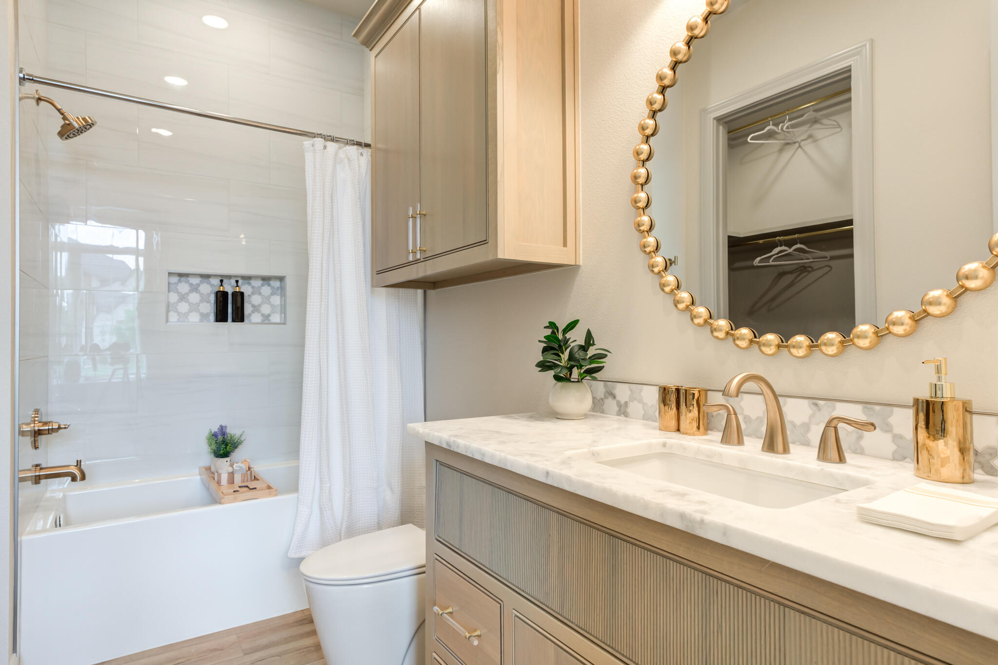 609 North 15th Street Wolfforth, TX 79382 - Photo 9 of 76 a bathroom with a granite countertop sink a toilet a mirror and bathtub