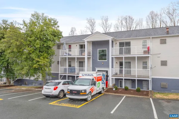a car parked in front of a white house