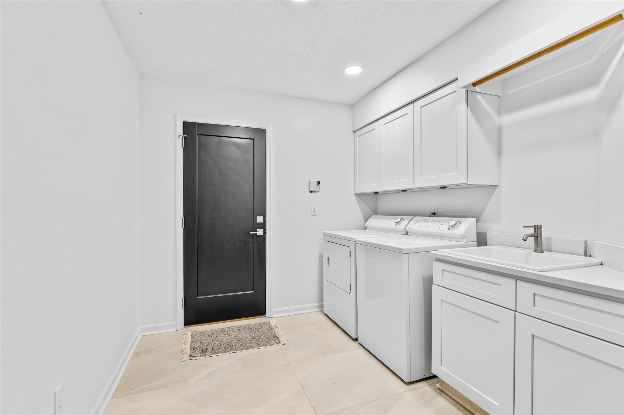 4708 Rigging Drive Fernandina Beach, FL 32034 - Photo 18 of 32 a room with a sink and cabinets