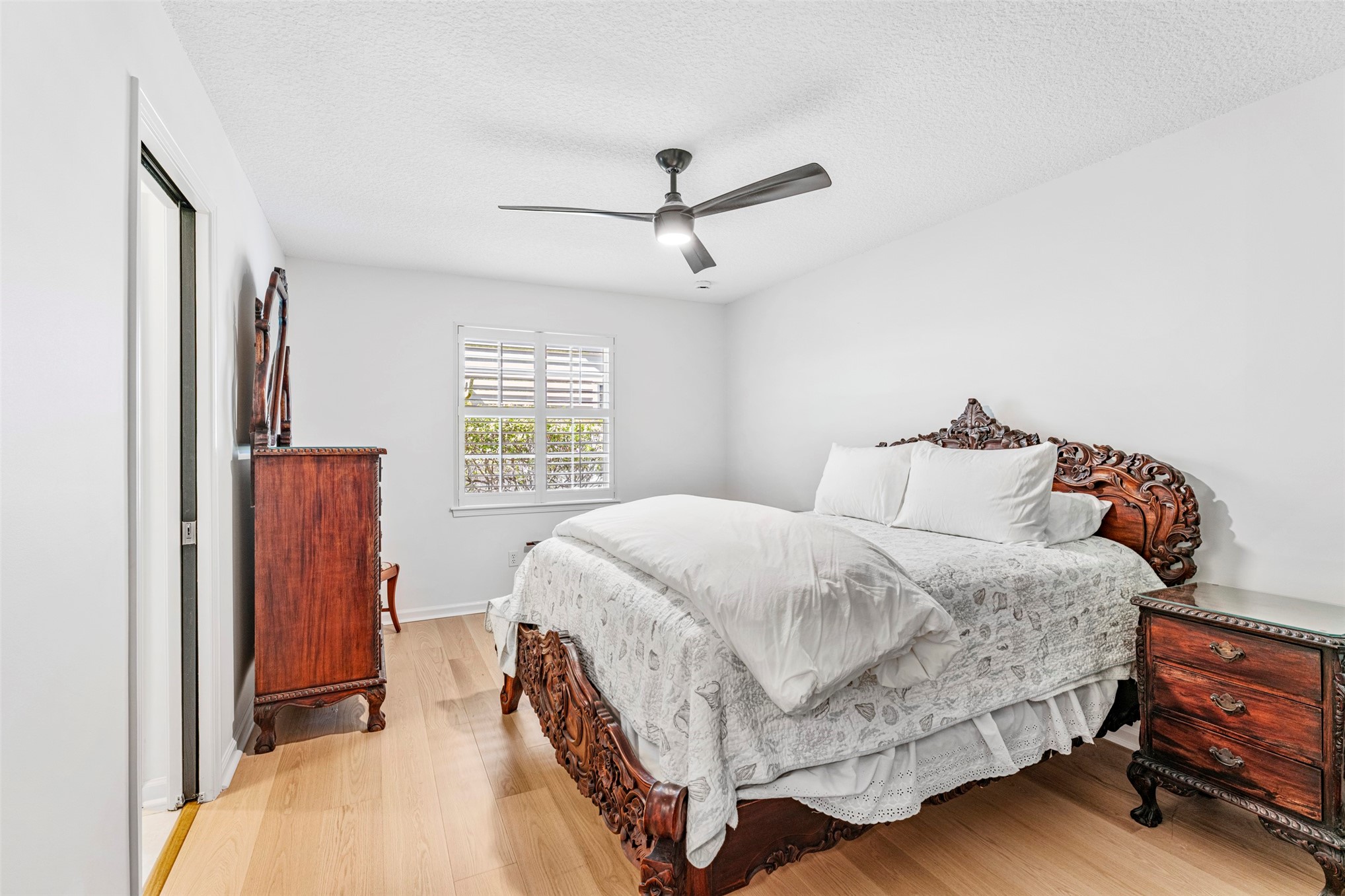 4708 Rigging Drive Fernandina Beach, FL 32034 - Photo 19 of 32 a bedroom with a bed and a window