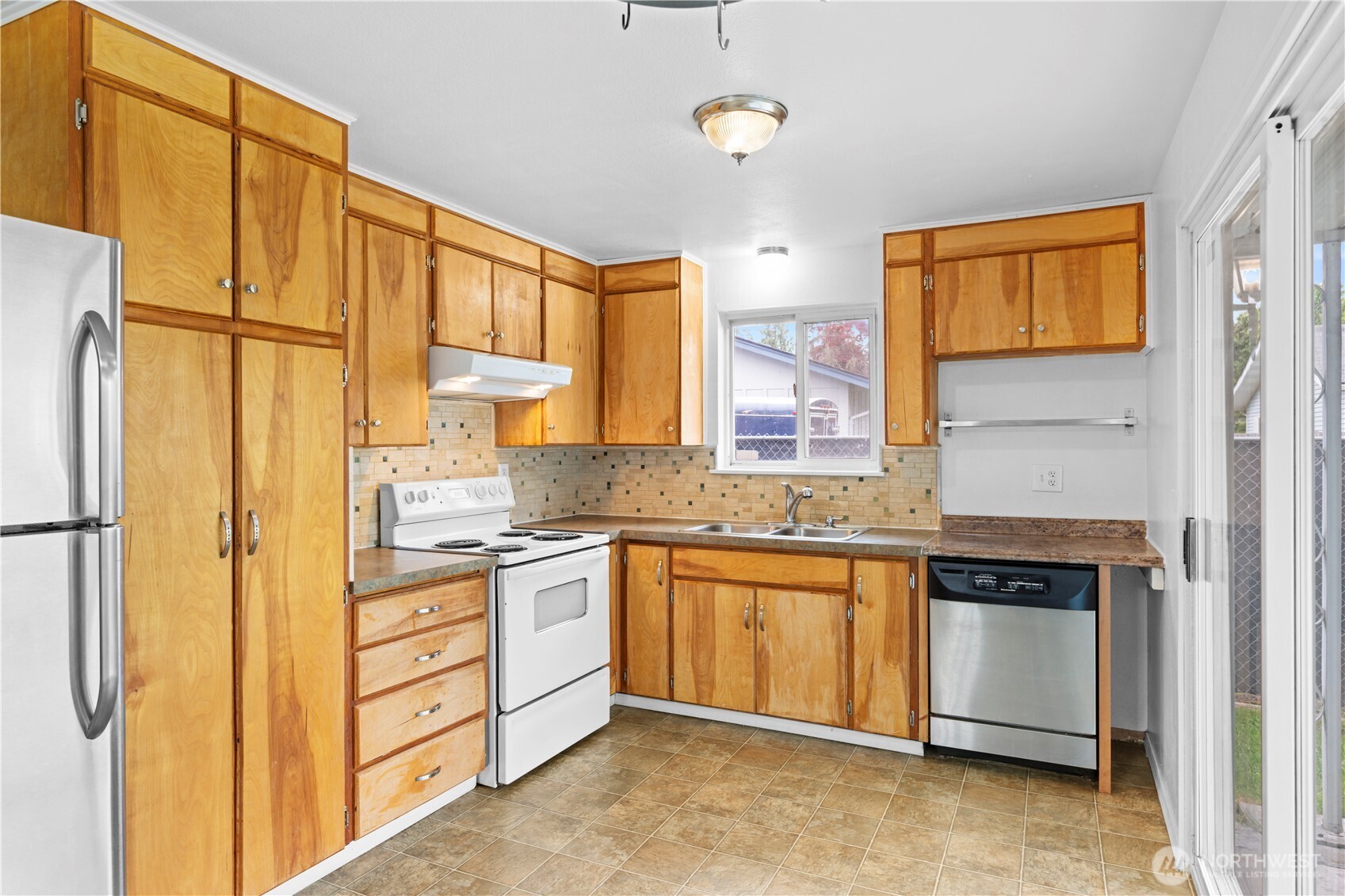 1409 East 54th Street Tacoma, WA 98404 - Photo 10 of 24