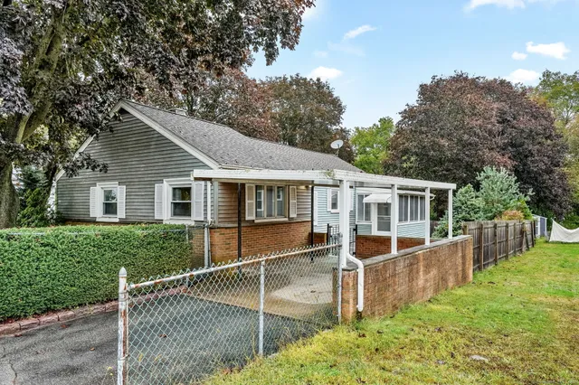 $2,800 | 1 Chapman Avenue, Waterford, CT 06385