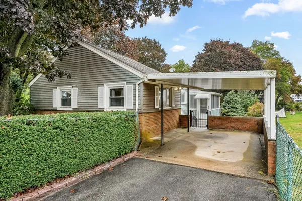 $2,800 | 1 Chapman Avenue, Waterford, CT 06385