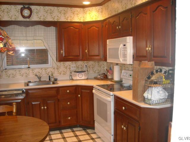 4931 Vera Cruz Road Center Valley, PA 18034 - Photo 3 of 14 Gallery Image 3
