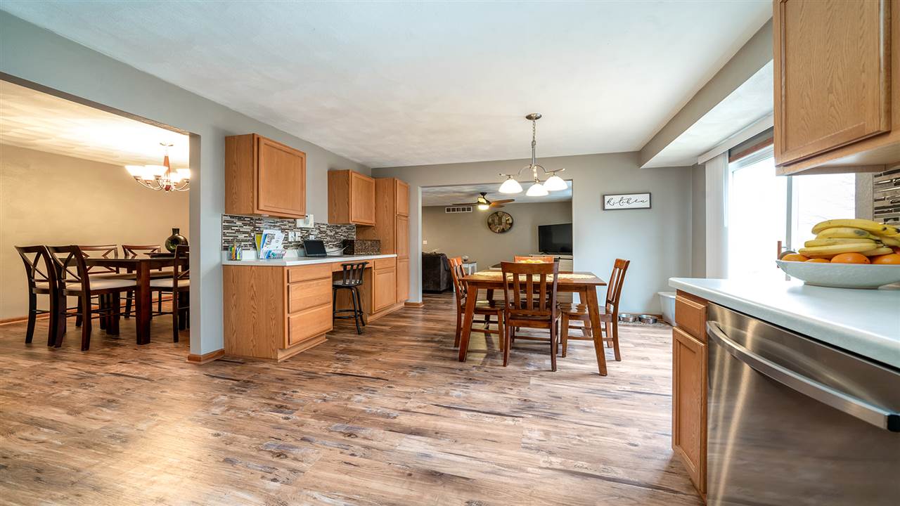 10043 Lismore Road Roscoe, IL 61073 - Photo 8 of 26 Gallery Image 8