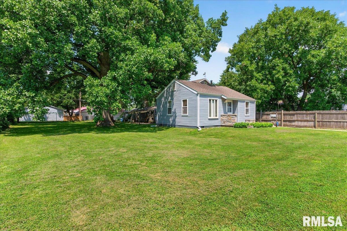 2827 South Walnut Street Springfield, IL 62704 - Photo 5 of 25