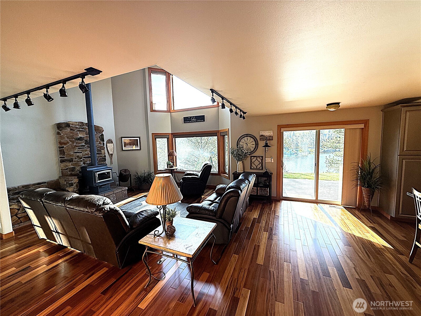 8 Julian Bay Road Republic, WA 99166 - Photo 4 of 40 a living room with furniture and wooden floor