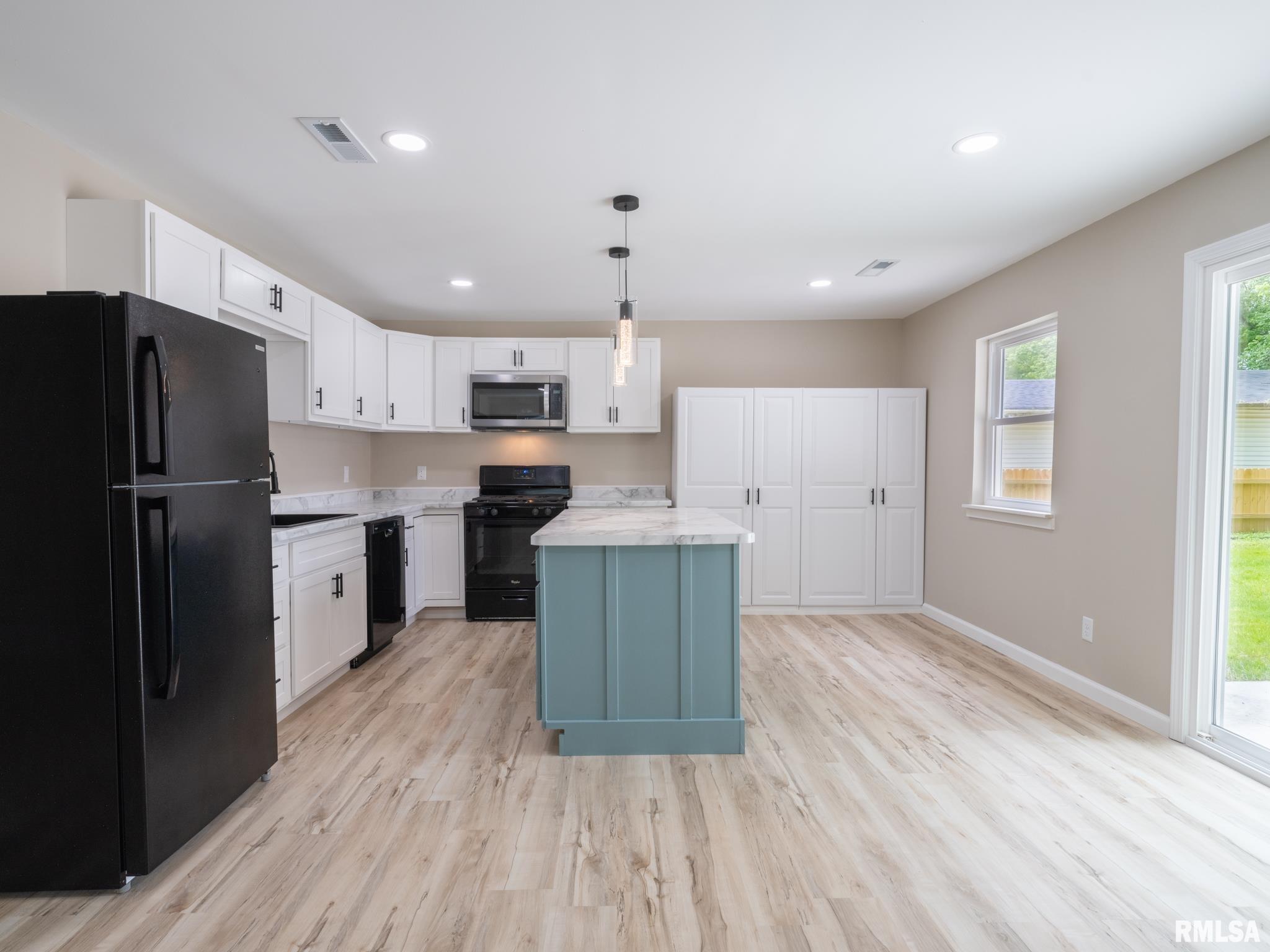 225 Algonquin Road Marquette Heights, IL 61554 - Photo 14 of 44 Gallery Image 14