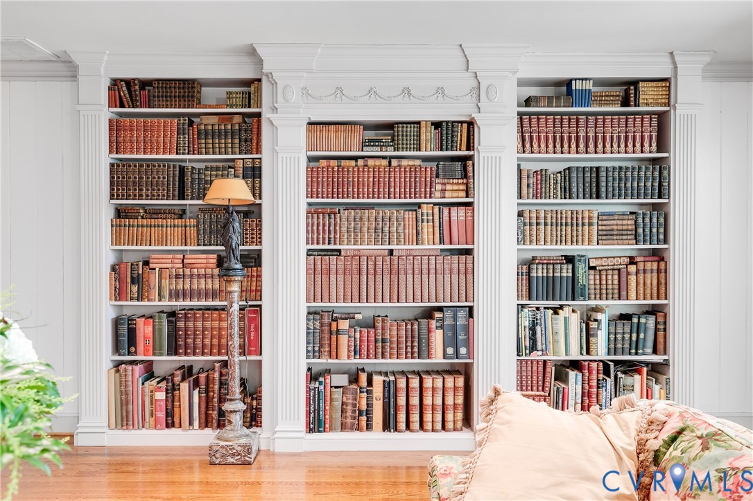 10475 Cherokee Road Richmond, VA 23235 - Photo 21 of 74 Built-in custom shelving units with detailed crown