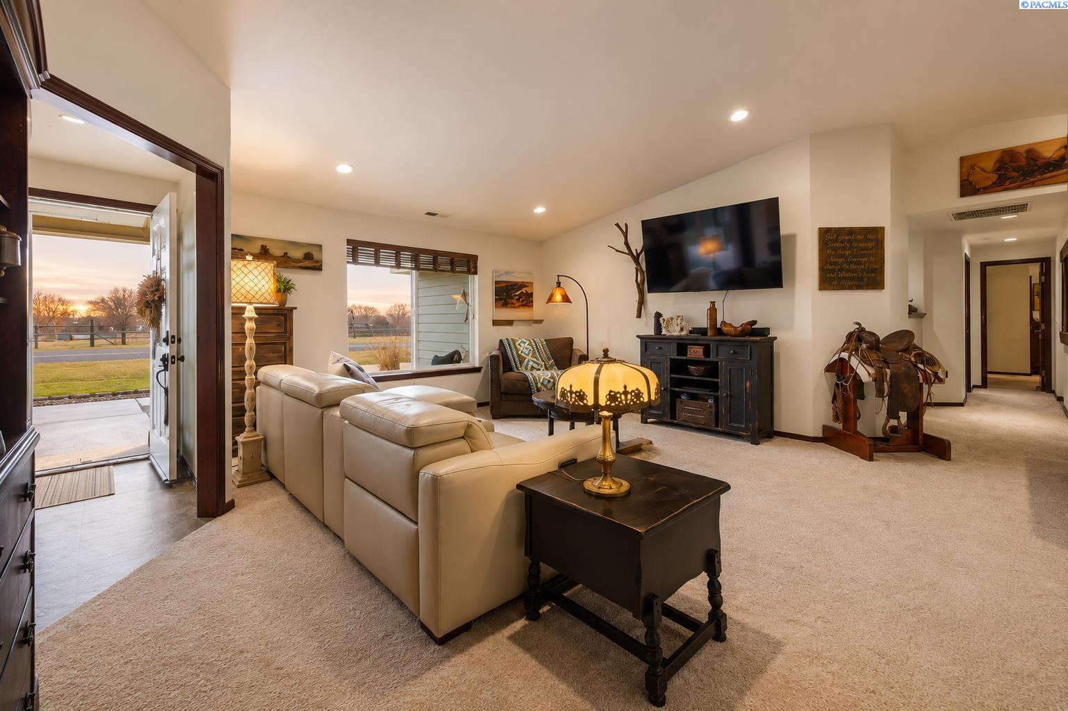 223108 East Perkins Road Kennewick, WA 99337 - Photo 8 of 49 Gallery Image 8