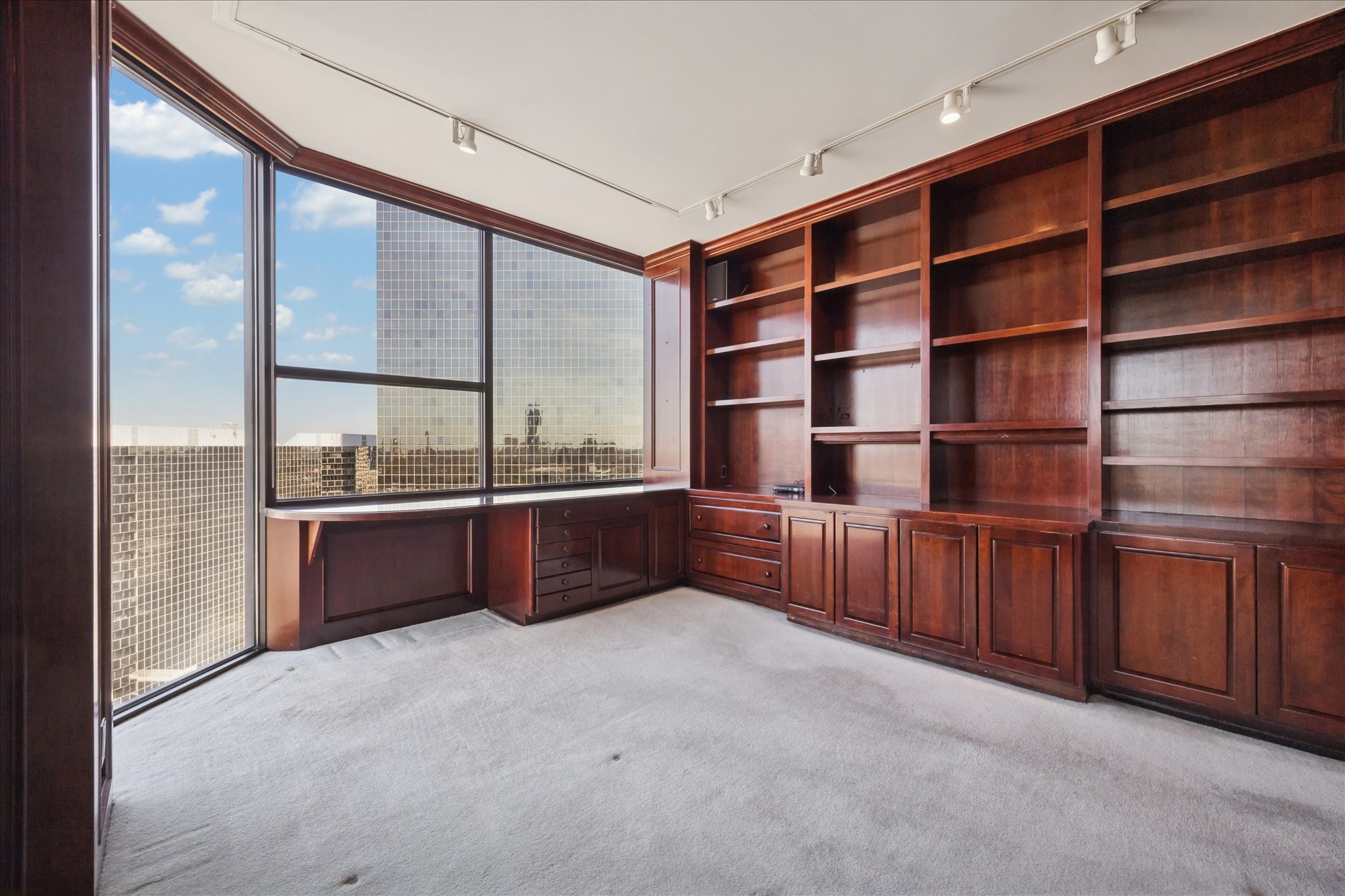 14 Greenway Plaza, Unit 22M/R Houston, TX 77046 - Photo 11 of 40 Study/home office