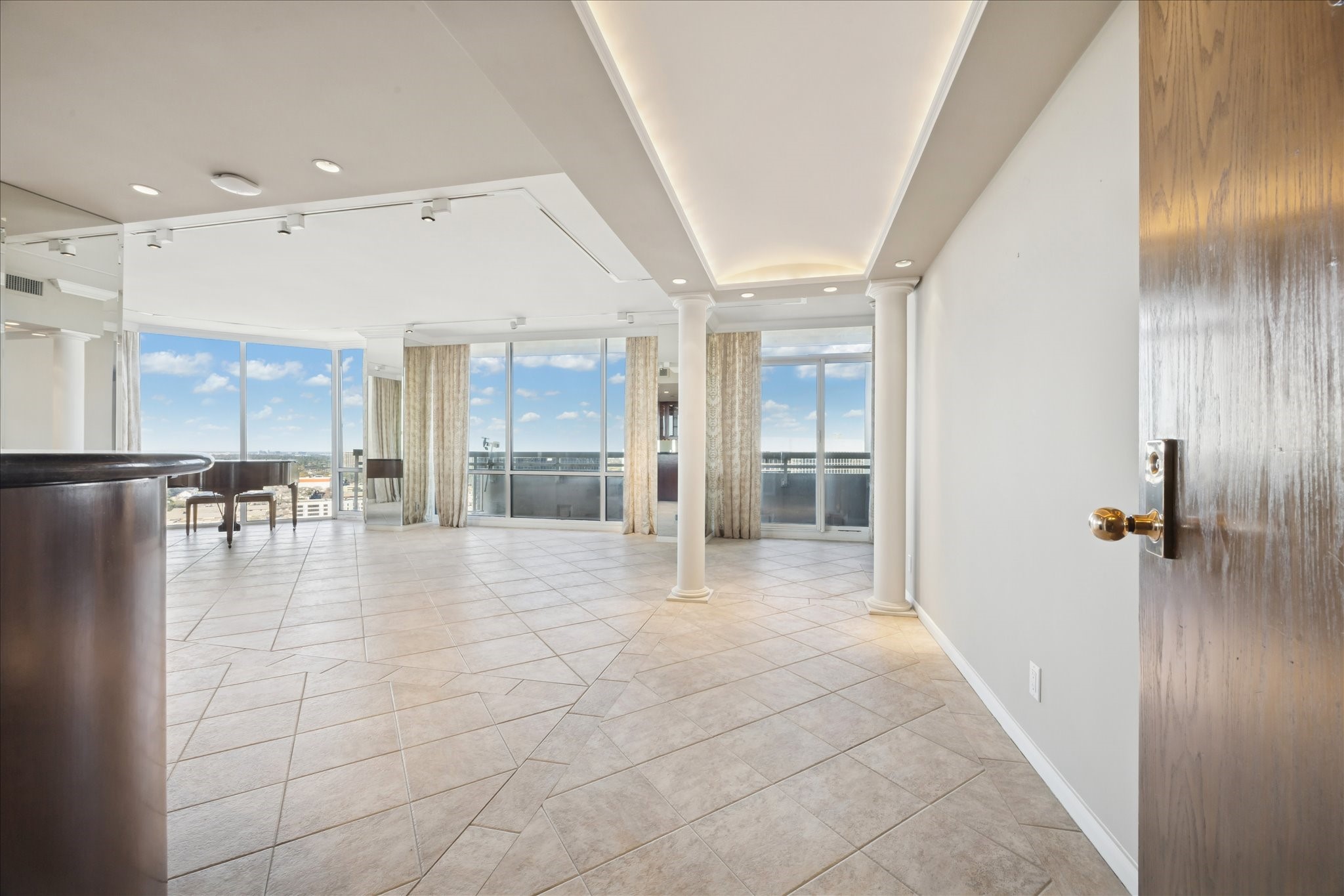 14 Greenway Plaza, Unit 22M/R Houston, TX 77046 - Photo 2 of 40 3,017 sq.ft. of space waiting for your personal design.
