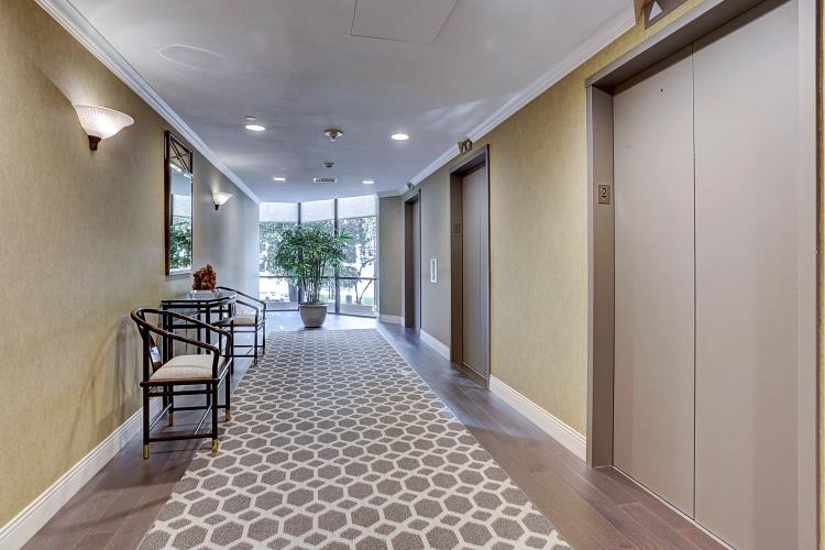 14 Greenway Plaza, Unit 22M/R Houston, TX 77046 - Photo 32 of 39 a view of a hallway with furniture