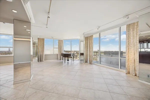 $625,000 | 14 Greenway Plaza, Unit 22M/R, Houston, TX 77046