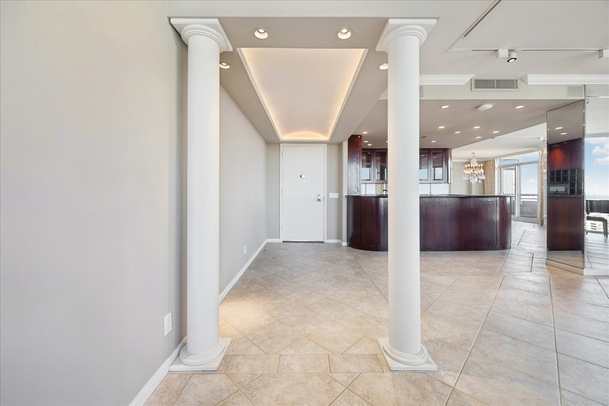 14 Greenway Plaza, Unit 22M/R Houston, TX 77046 - Photo 10 of 40 Entry door in background.