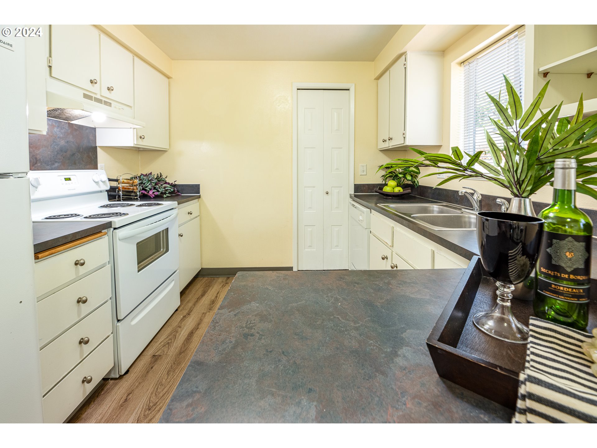 568 Night Hawk Lane Springfield, OR 97477 - Photo 13 of 32