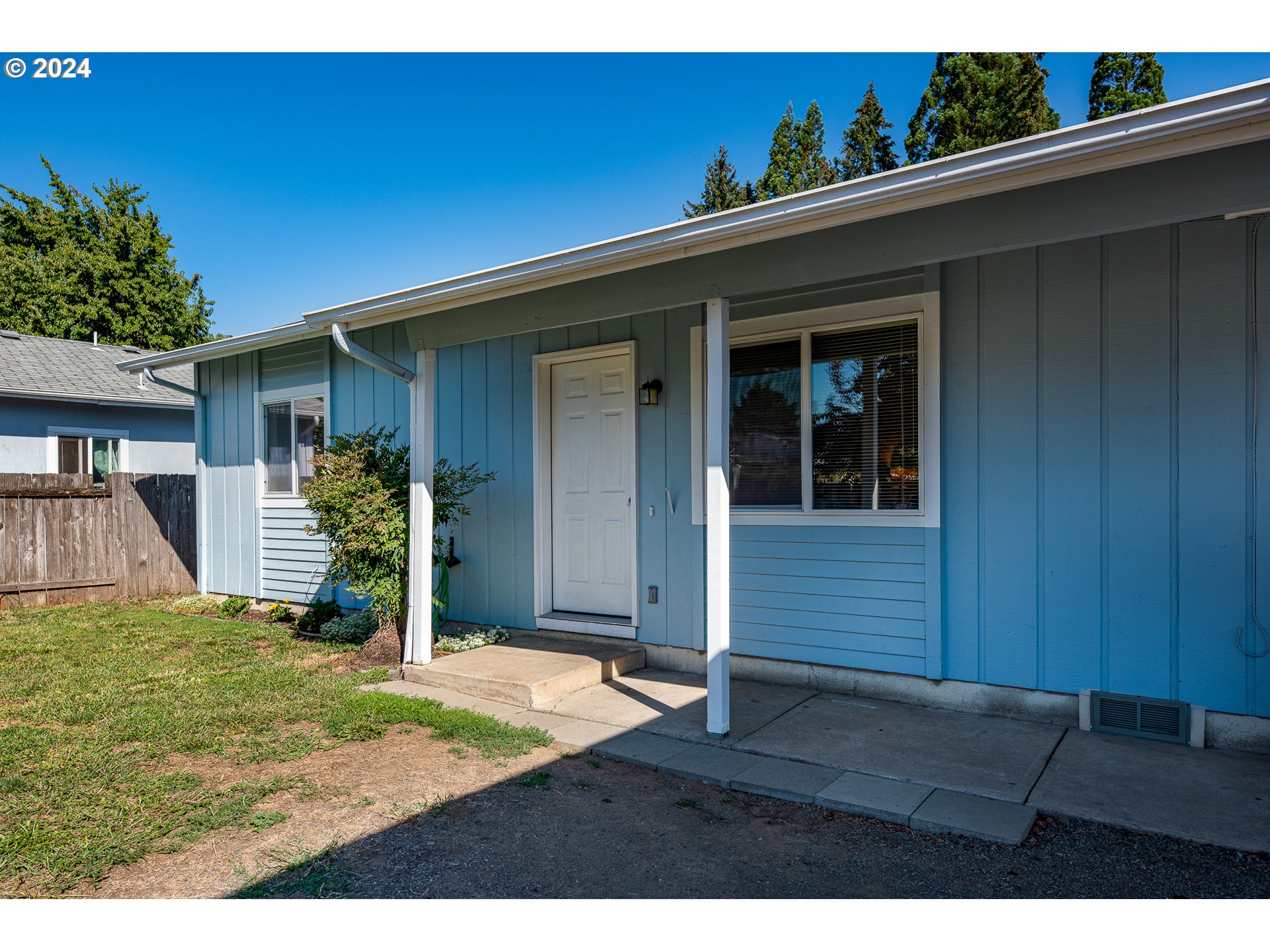 568 Night Hawk Lane Springfield, OR 97477 - Photo 2 of 32