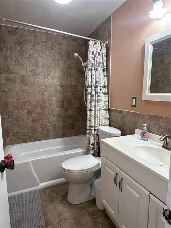 11485 Oakhurst Road, Unit 200307 Largo, FL 33774 - Photo 21 of 43 a bathroom with a sink toilet and shower
