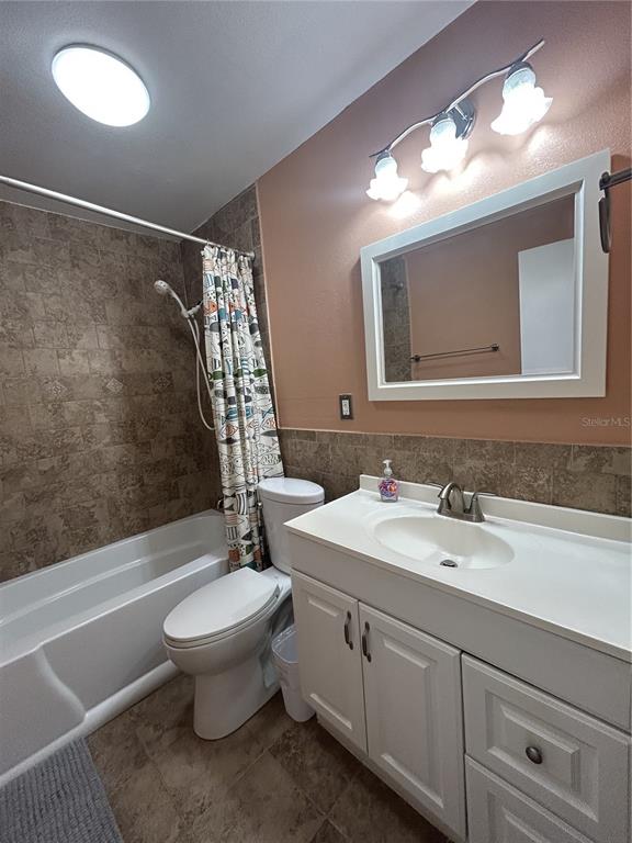11485 Oakhurst Road, Unit 200307 Largo, FL 33774 - Photo 22 of 43 a bathroom with a sink toilet and shower